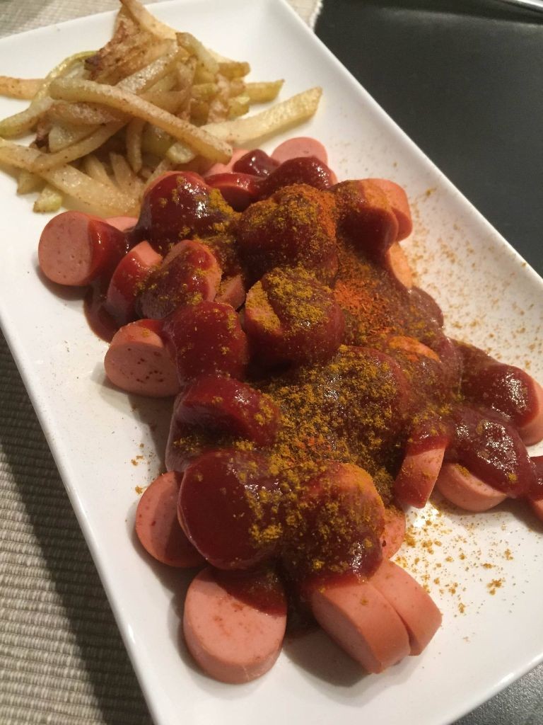 Final Cutrry Wurst mit Low Carb Pommes