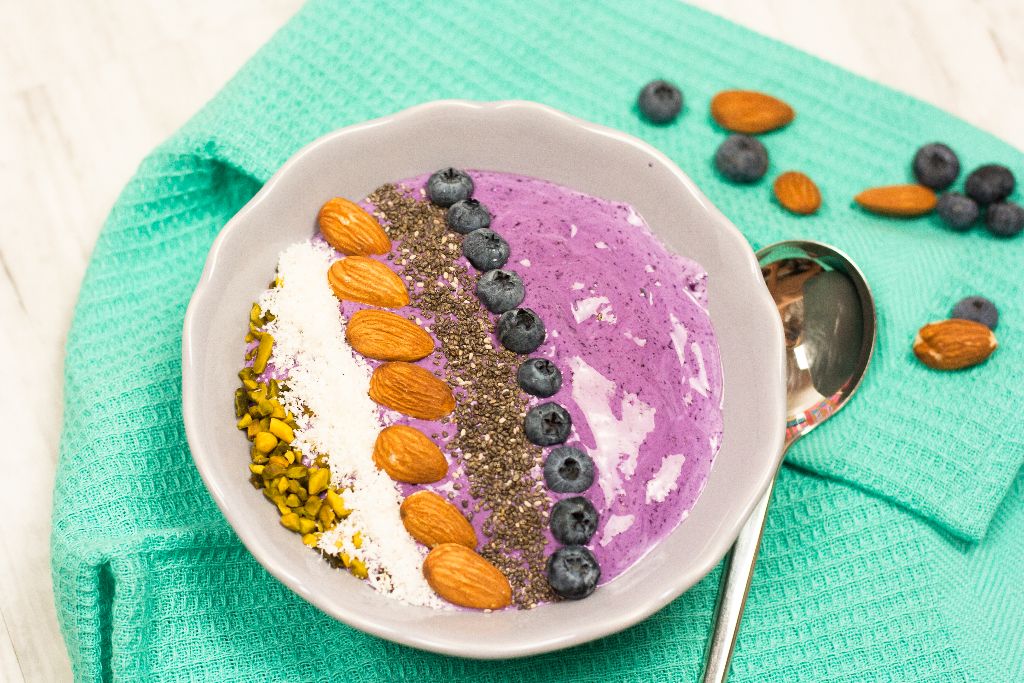 Purple Protein Smoothie Bowl – ohne Proteinpulver